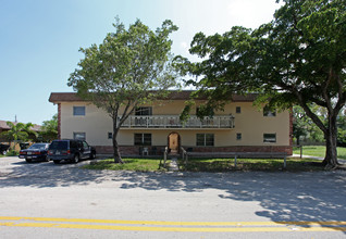 390 NW 41st St in Oakland Park, FL - Building Photo - Building Photo