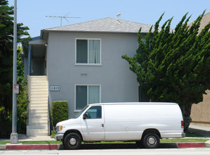 11815 W Washington Blvd in Los Angeles, CA - Foto de edificio - Building Photo