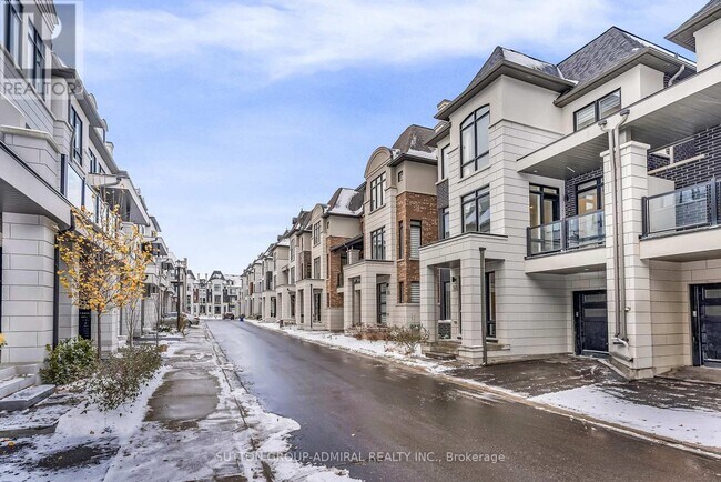34 Globemaster Ln in Richmond Hill, ON - Building Photo - Building Photo