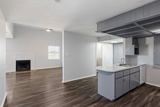 Ozmun Apartments in Lawton, OK - Building Photo - Building Photo