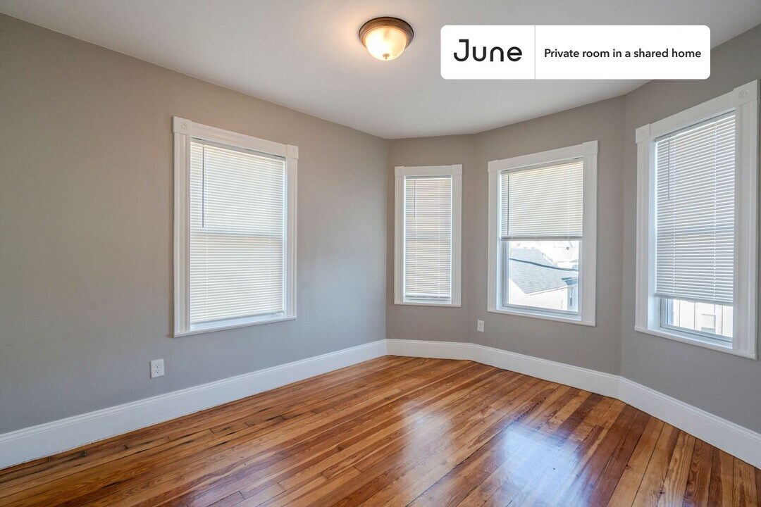 Private bedroom in 4 bed/1.5 bath Home in Boston, MA - Building Photo