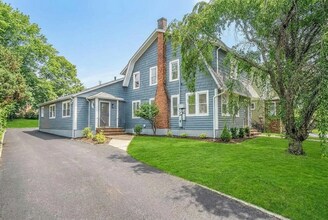 315 Park Ave in Nutley, NJ - Foto de edificio - Building Photo