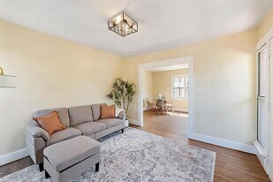 1321 E 48th St in Los Angeles, CA - Building Photo