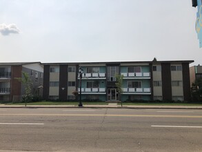 4031 118th Ave NW in Edmonton, AB - Building Photo - Interior Photo