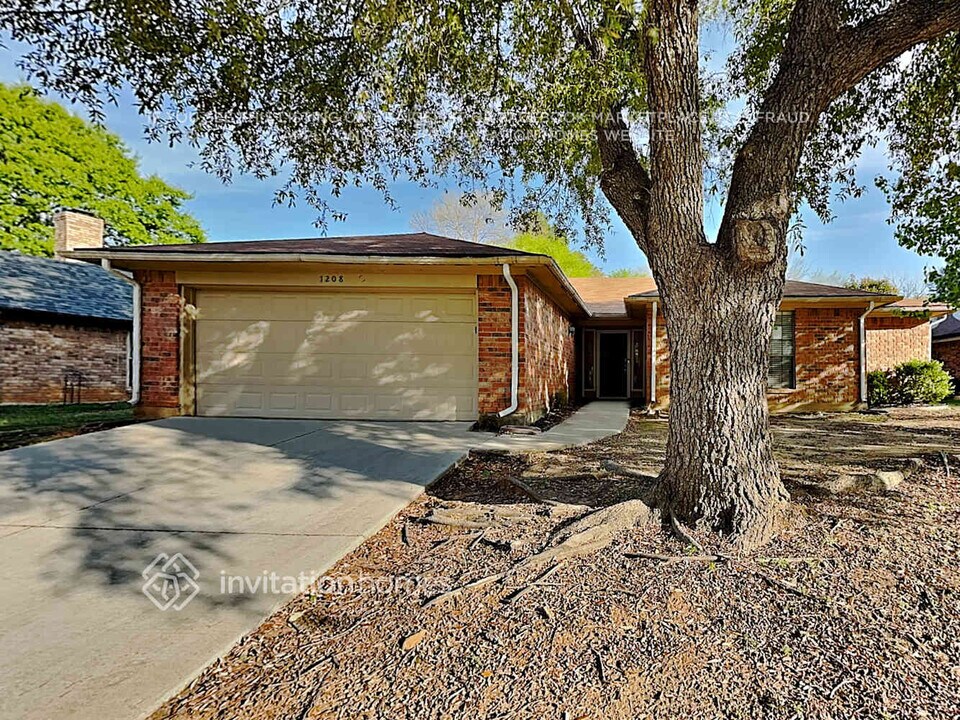 1208 Brookfield Ln in Mansfield, TX - Building Photo