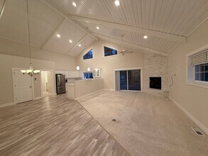 1843 NE Ellamae Pl in Bend, OR - Building Photo - Building Photo