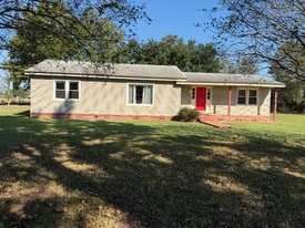 2034 Fuselier Rd in Arnaudville, LA - Building Photo