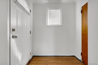 18792 Old Homestead Dr in Harper Woods, MI - Building Photo - Building Photo