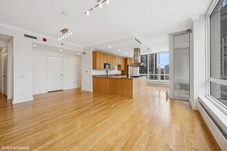 55 E Erie St in Chicago, IL - Building Photo - Building Photo