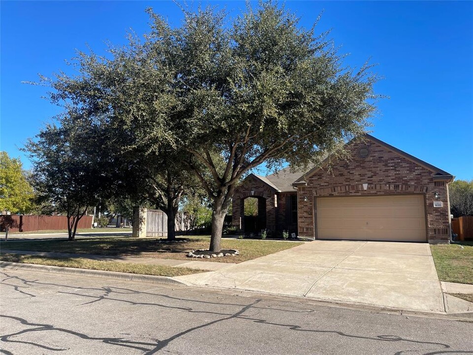 1033 Brighton Pl in Round Rock, TX - Building Photo