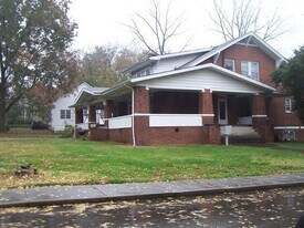713 Court St in Maryville, TN - Building Photo
