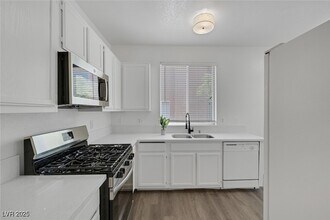 6520 Lombard Dr in Las Vegas, NV - Building Photo - Building Photo