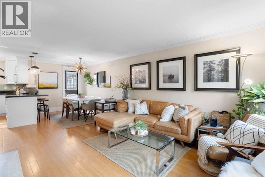 136 W 7th Ave in Vancouver, BC - Building Photo