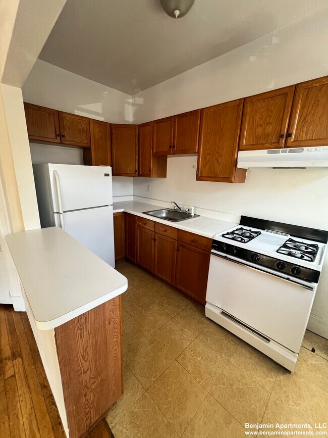 1802 Beacon St, Unit 6 in Brookline, MA - Building Photo - Building Photo