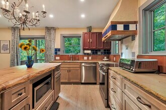 1616 E Nancy Creek Dr in Atlanta, GA - Building Photo - Building Photo