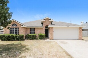 1002 Aries Ct in Cedar Hill, TX - Building Photo