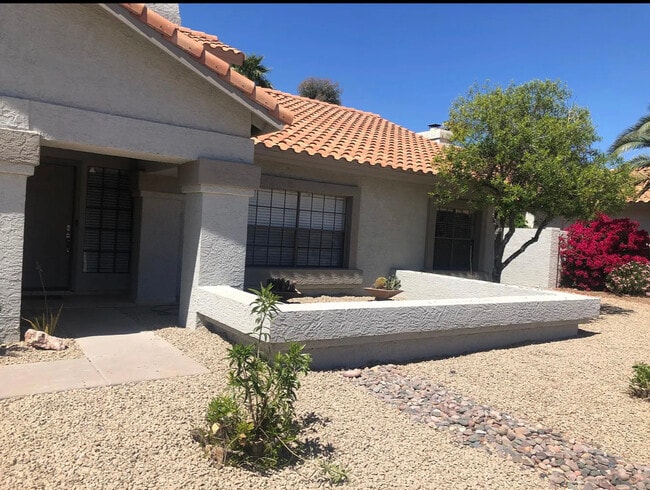 9196 N 103rd Pl in Scottsdale, AZ - Foto de edificio - Building Photo