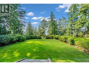 6089 Gleneagles Dr in West Vancouver, BC - Building Photo - Building Photo
