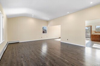 20 Alex Ln, Unit 2 in Glen Cove, NY - Building Photo - Building Photo