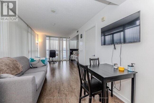 property at 19 Singer Ct