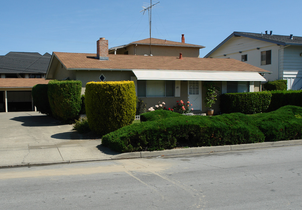 691 Grand Coulee Ave in Sunnyvale, CA - Building Photo