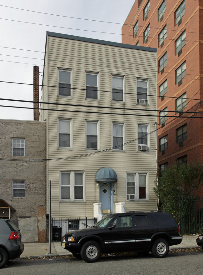 19 Orchard St in Jersey City, NJ - Building Photo - Building Photo