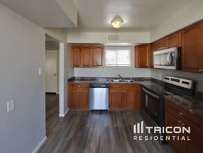 6006 W Medlock Dr in Glendale, AZ - Building Photo - Building Photo