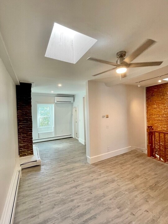 655 E 7th St in Boston, MA - Building Photo