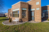 Urban Oak Apartment Homes in Syracuse, IN - Building Photo - Building Photo