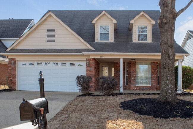 property at 1253 Greenwich Dr