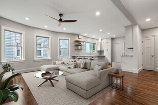 11 Day St in Cambridge, MA - Building Photo