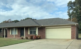 110 Summerwood Dr in Searcy, AR - Building Photo