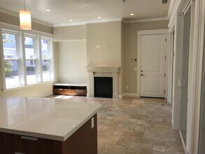 557 Maple Ct in Mountain View, CA - Building Photo - Building Photo
