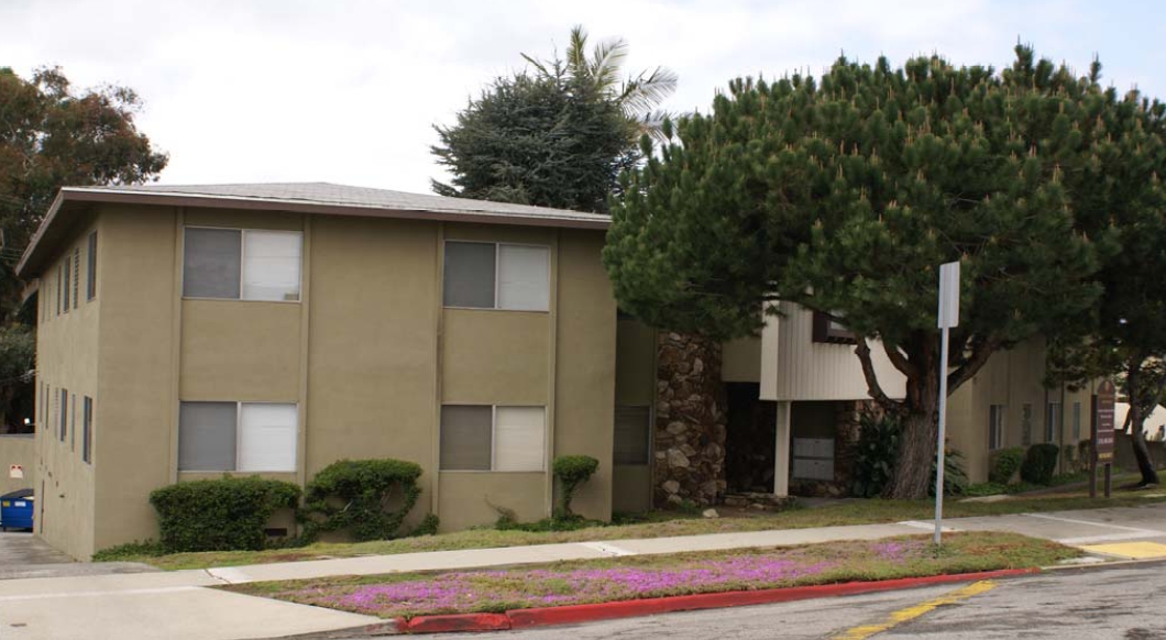 St. James Courtyard in Redondo Beach, CA - Building Photo