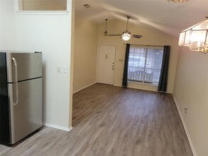 1015 E Yager Ln in Austin, TX - Building Photo - Building Photo