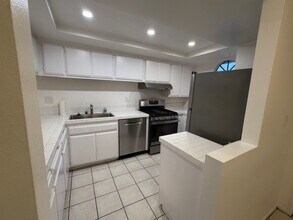 4627 Finley Ave, Unit #303 in Los Angeles, CA - Foto de edificio - Building Photo