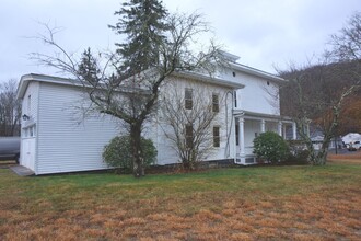 1572 Saybrook Rd in Haddam, CT - Building Photo - Building Photo