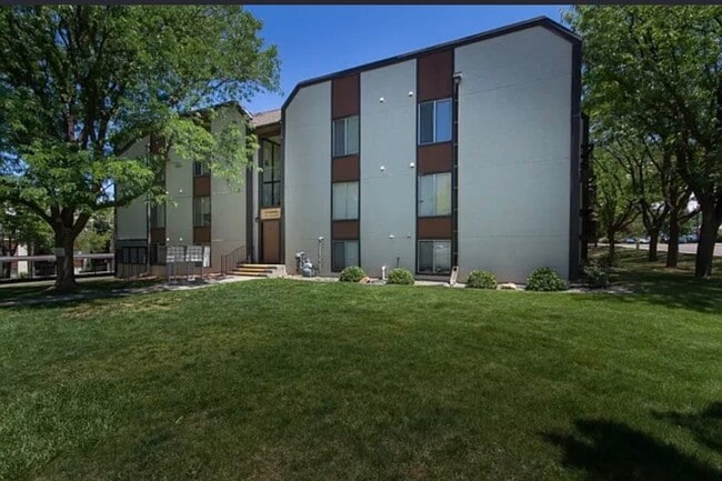 property at 3146 Lakeside Dr
