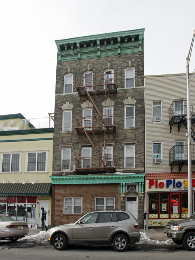 447 Central Ave in Jersey City, NJ - Foto de edificio - Building Photo