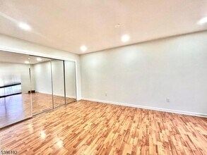 118 Bluebird Dr in Hillsborough Township, NJ - Building Photo - Building Photo