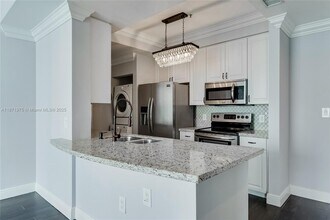 1155 Brickell Bay Dr, Unit PH205 in Miami, FL - Building Photo - Building Photo