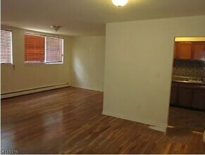 220 W Sumner Ave, Unit 101 in Roselle Park, NJ - Building Photo - Building Photo