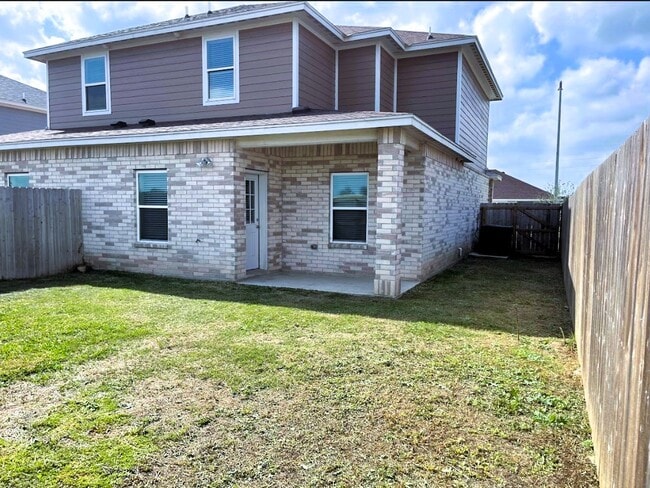 101 Olive St in Los Fresnos, TX - Building Photo - Building Photo