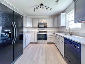 7717 Longshanks Rd in Corryton, TN - Building Photo - Building Photo