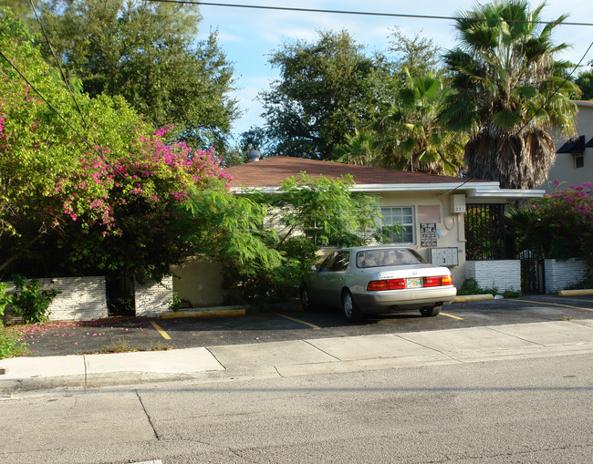 551-55 NE 61st St in Miami, FL - Building Photo - Building Photo