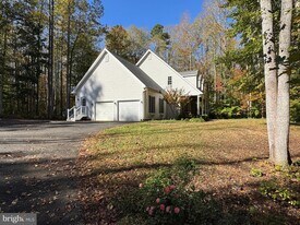 5 Artillery Dr in Fredericksburg, VA - Building Photo