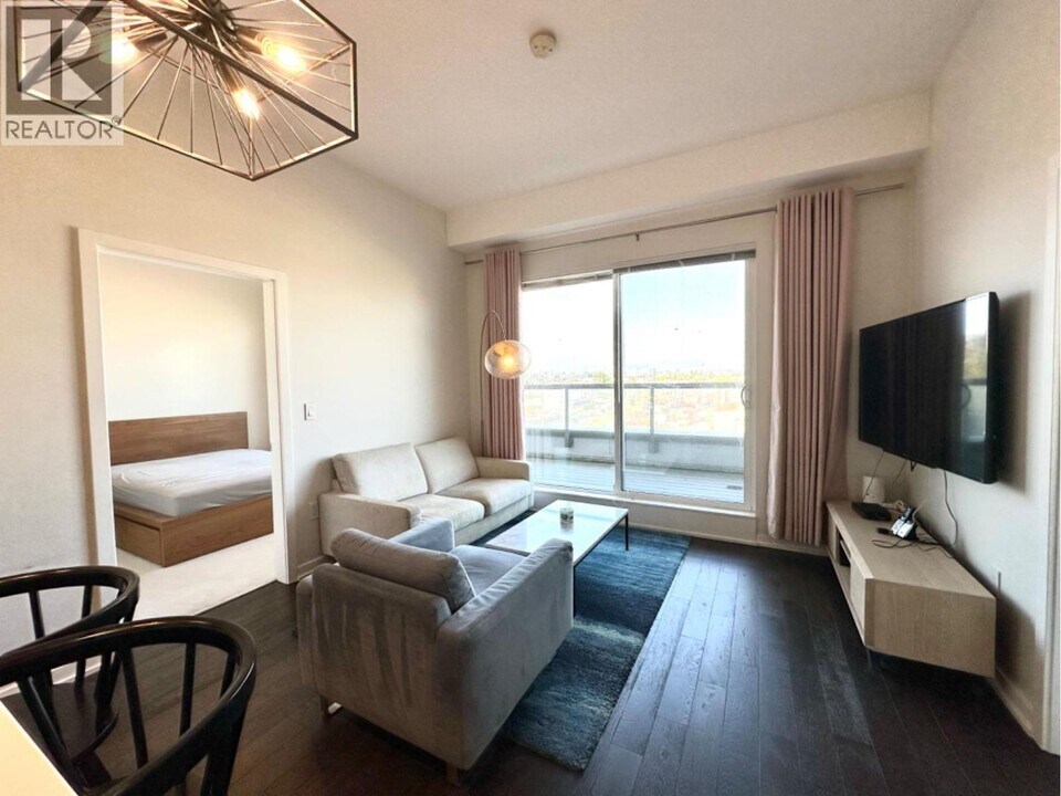 7008 River Pkwy in Richmond, BC - Building Photo