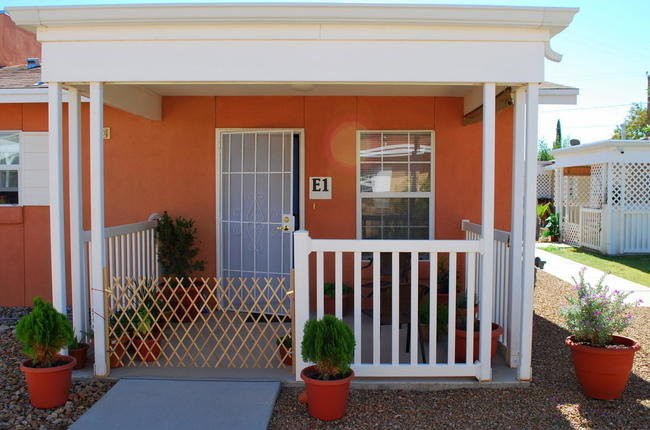 St. Genevieves Village Senior Apartments in Las Cruces, NM - Foto de edificio - Building Photo