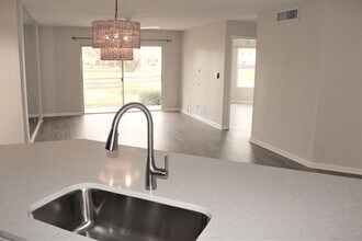 6077 Bahia Del Mar Blvd S in St. Petersburg, FL - Building Photo - Building Photo