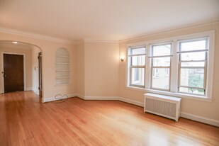 7443 N Claremont Ave, Unit 2 in Chicago, IL - Building Photo